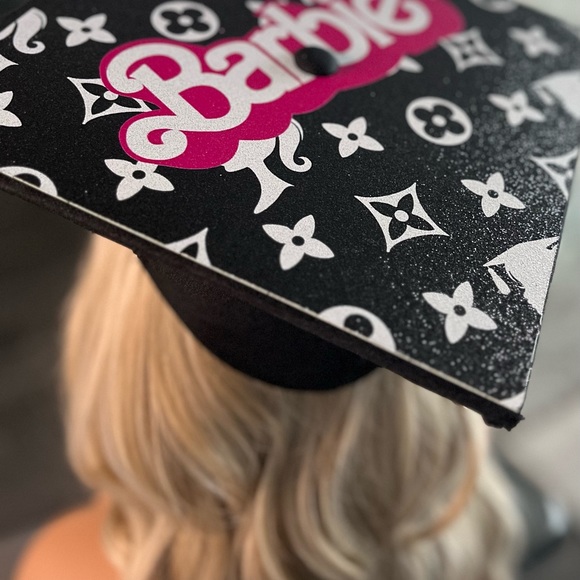 Graduation Cap Topper Luxury Barbie - Picture 3 of 5